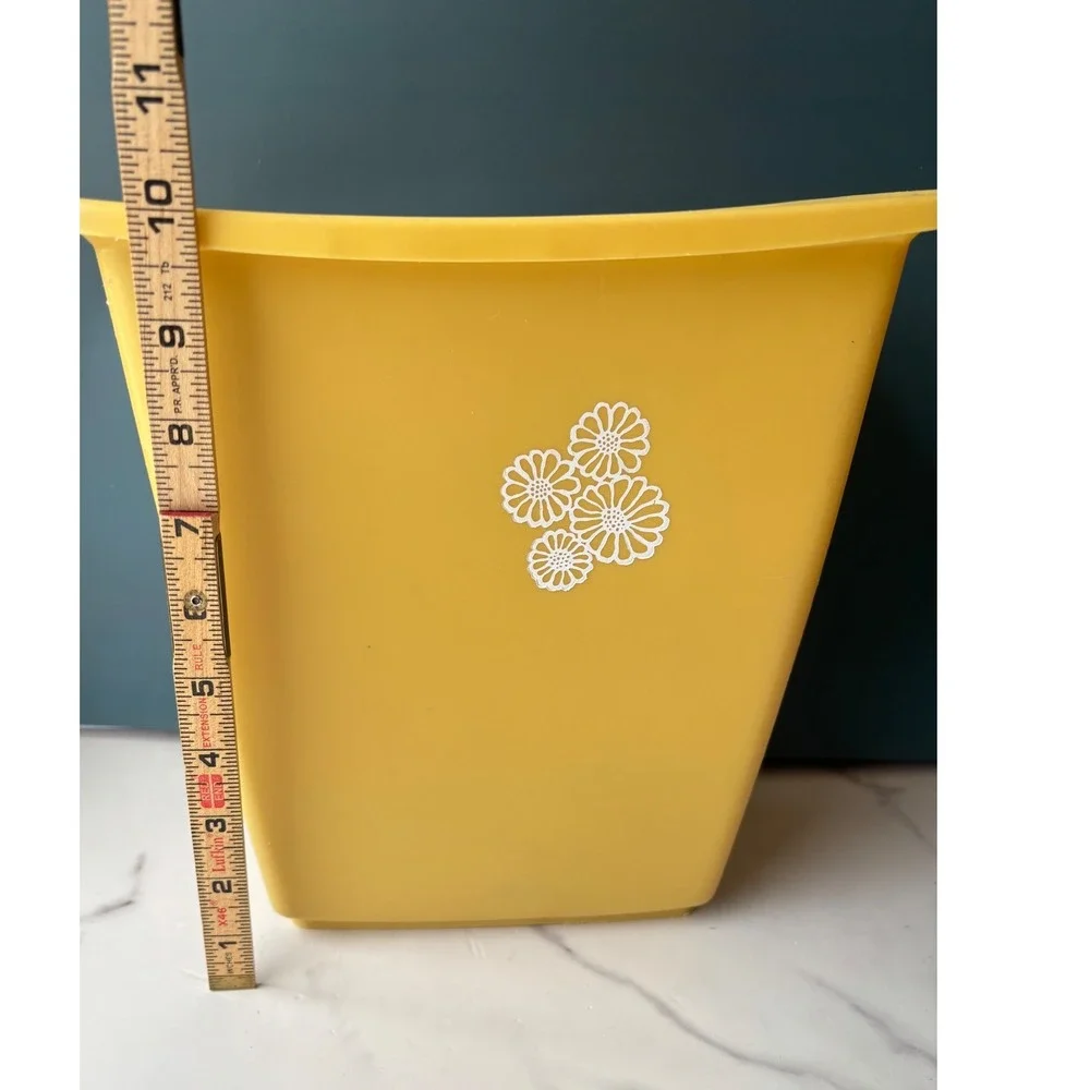 Vintage Rubbermaid 2952 Yellow Daisy Wastebasket Trash Can Retro Floral Plastic